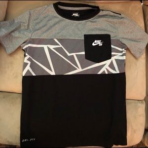 Nike SB Dri-Fit Shirt Boys Size small
